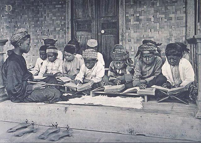 Kiat-kiat Memperoleh Ilmu yang Bermanfaat ala Santri