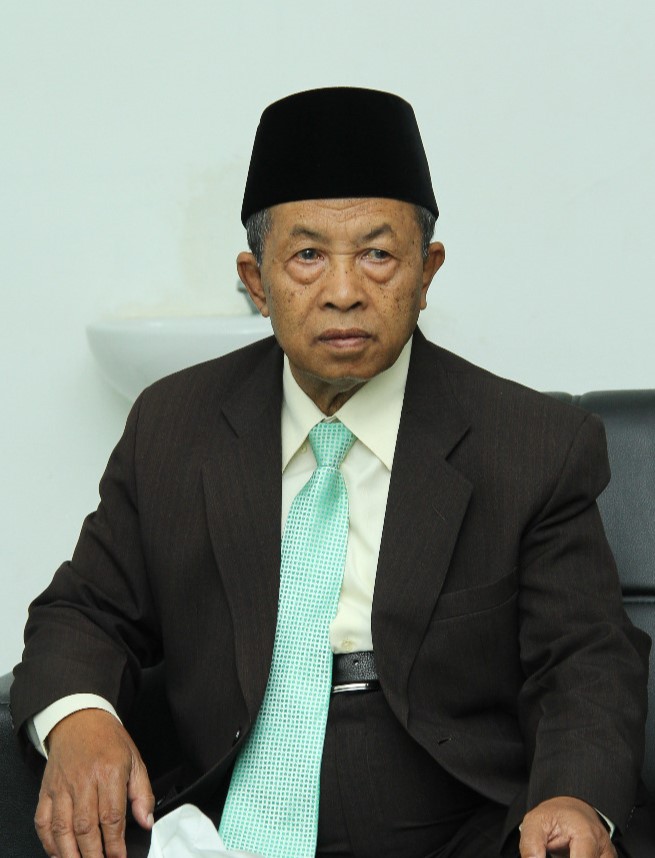 KH. Mahmud Zubaidi Sang Muharrik The Khayra Ummah Way